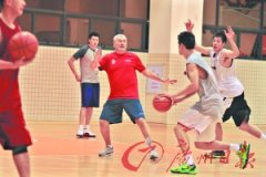广东宏远备战新赛季CBA老尤惜字如金